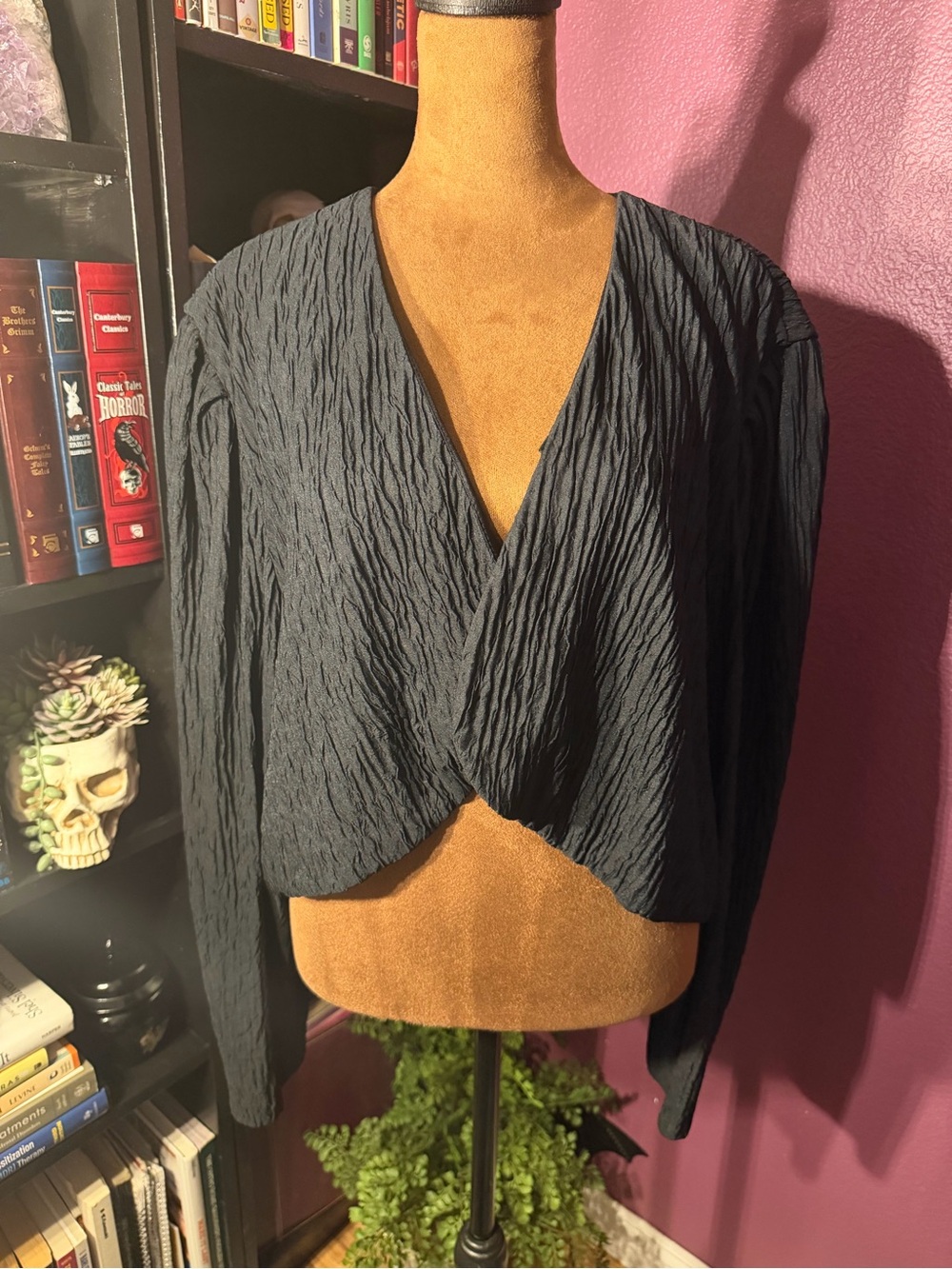Vtg Cropped Black Crinkle long sleeve cropped shrug- David Rose